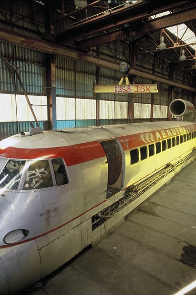 JPPorcher - aerotrain - FRANCE (Chevilly)
12/1990
Prototype de Aerotrain 1.80 HV dans le hangar abandonne de la plateforme de Chevilly.
L’aerotrain est un vehicule s... - protected by IMATAG